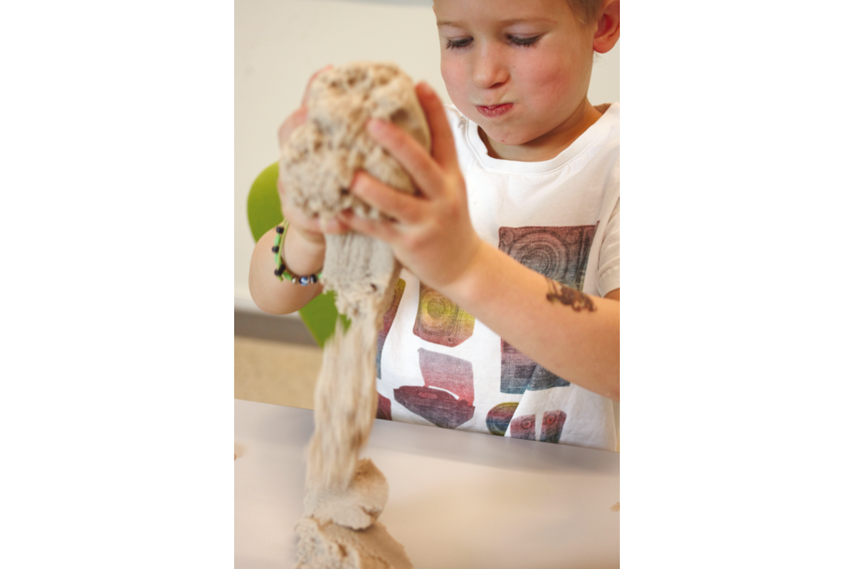 Kinetic Sand® bruin, 907 gram