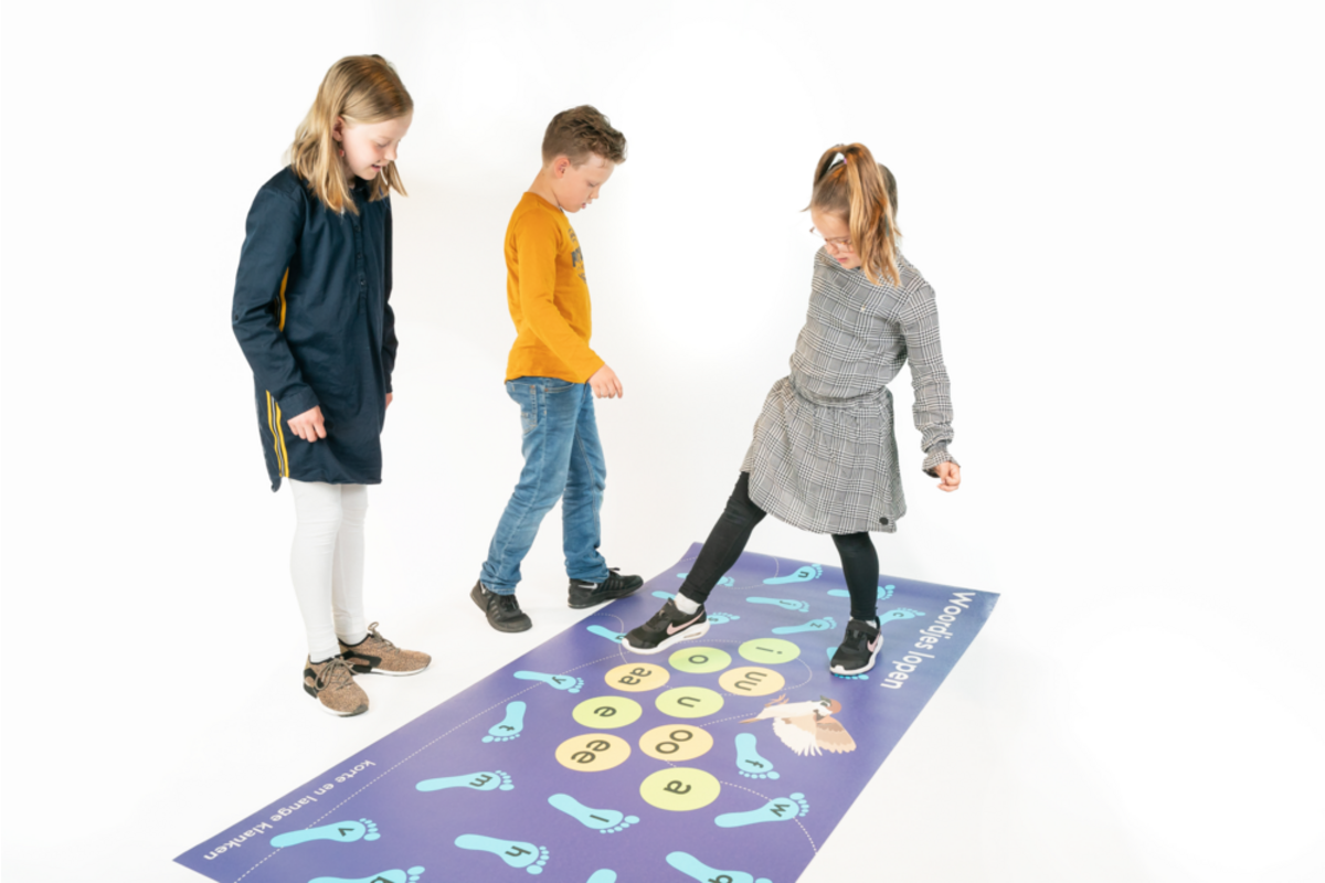 Rolf More - Woordjes lopen  korte en lange klanken, 100 x 200 cm, vinyl