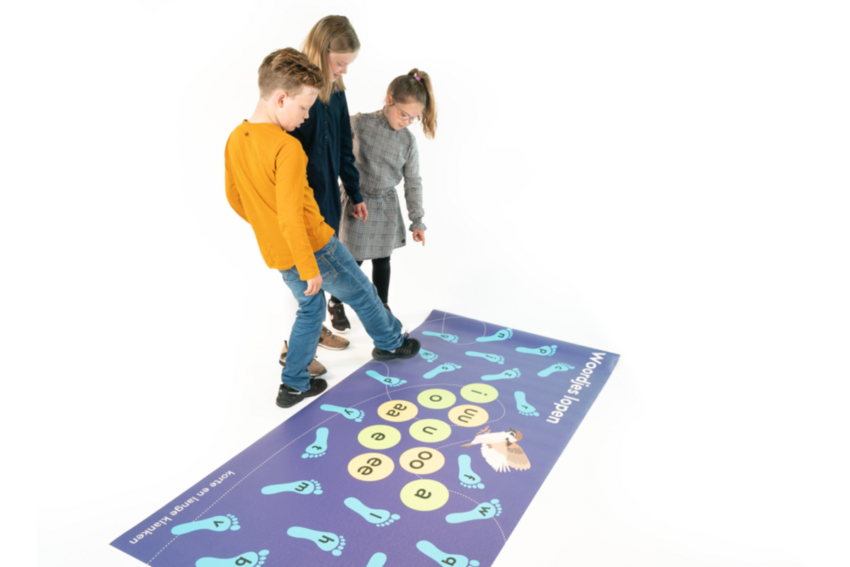 Rolf More - Woordjes lopen  korte en lange klanken, 100 x 200 cm, vinyl