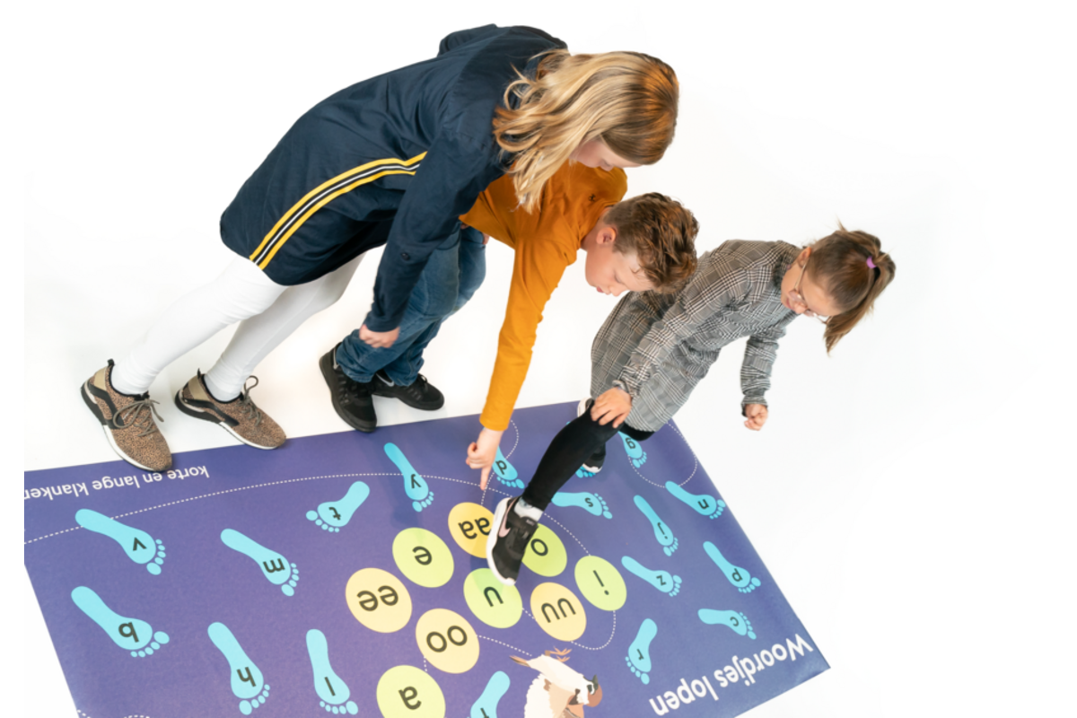 Rolf More - Woordjes lopen  korte en lange klanken, 100 x 200 cm, vinyl