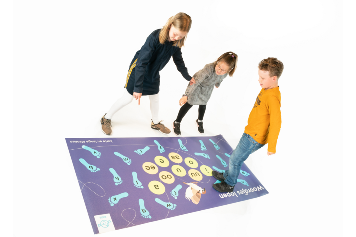 Rolf More - Woordjes lopen  korte en lange klanken, 100 x 200 cm, vinyl