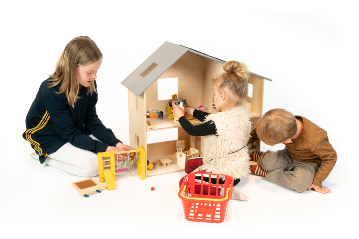 Rolf More - Poppenhuis groot met zonnepanelen
