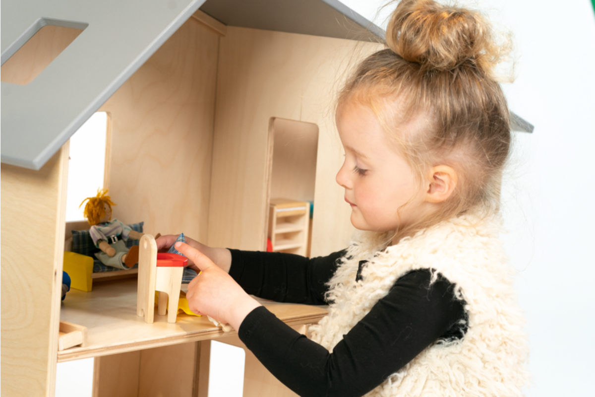 Rolf More - Poppenhuis groot met zonnepanelen