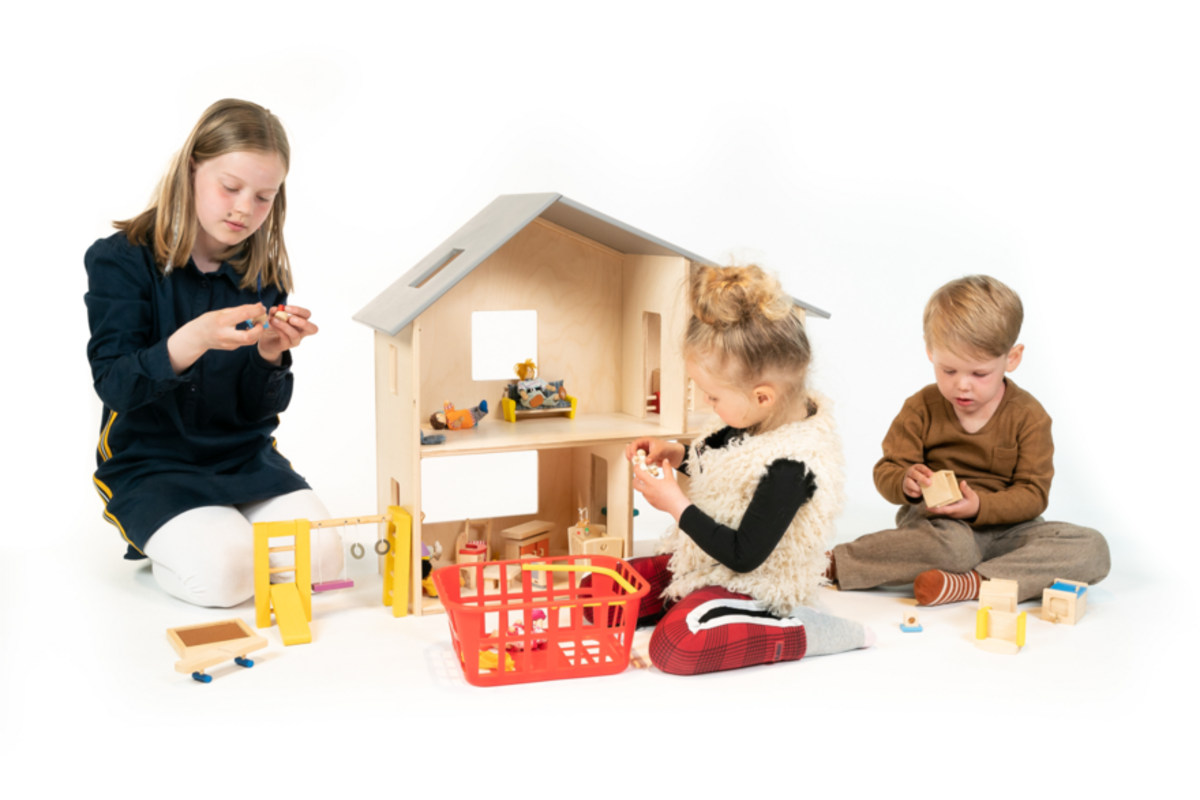 Rolf More - Poppenhuis groot met zonnepanelen