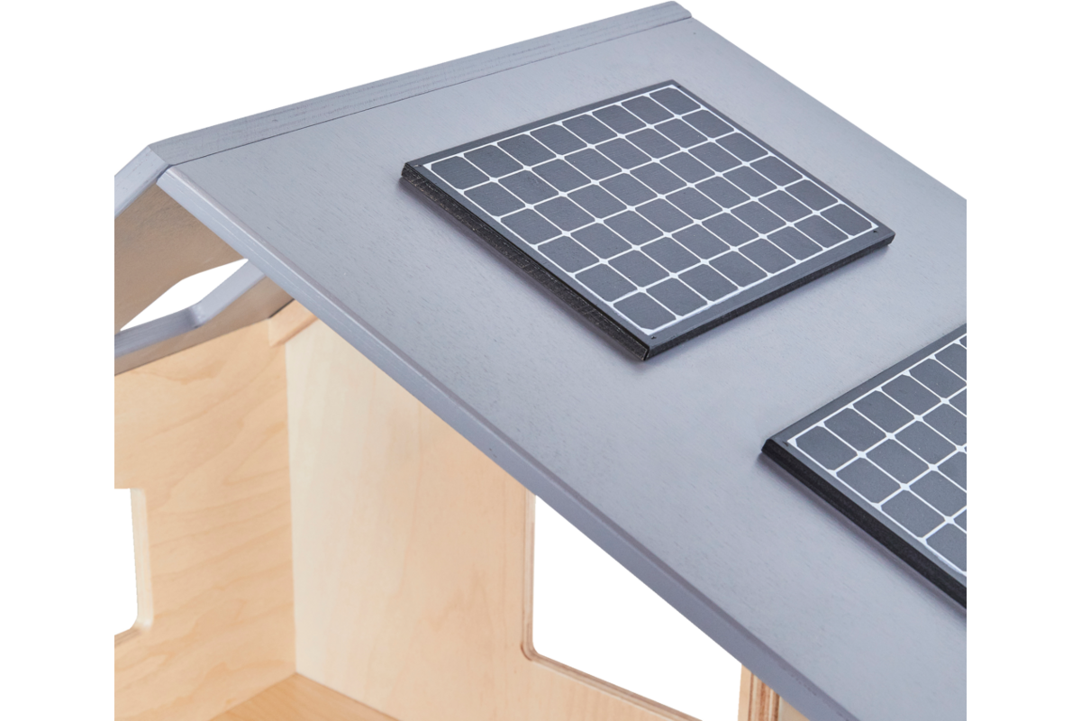 Rolf More - Poppenhuis groot met zonnepanelen