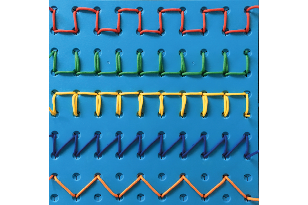 Link and Lace set van 4 borden, 4 driekantige pennen en 20 veters
