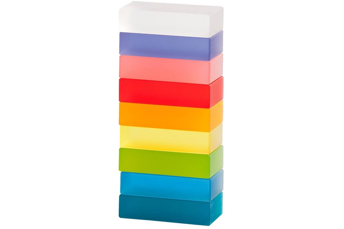 Transparante blokken in een houten kist, Licht