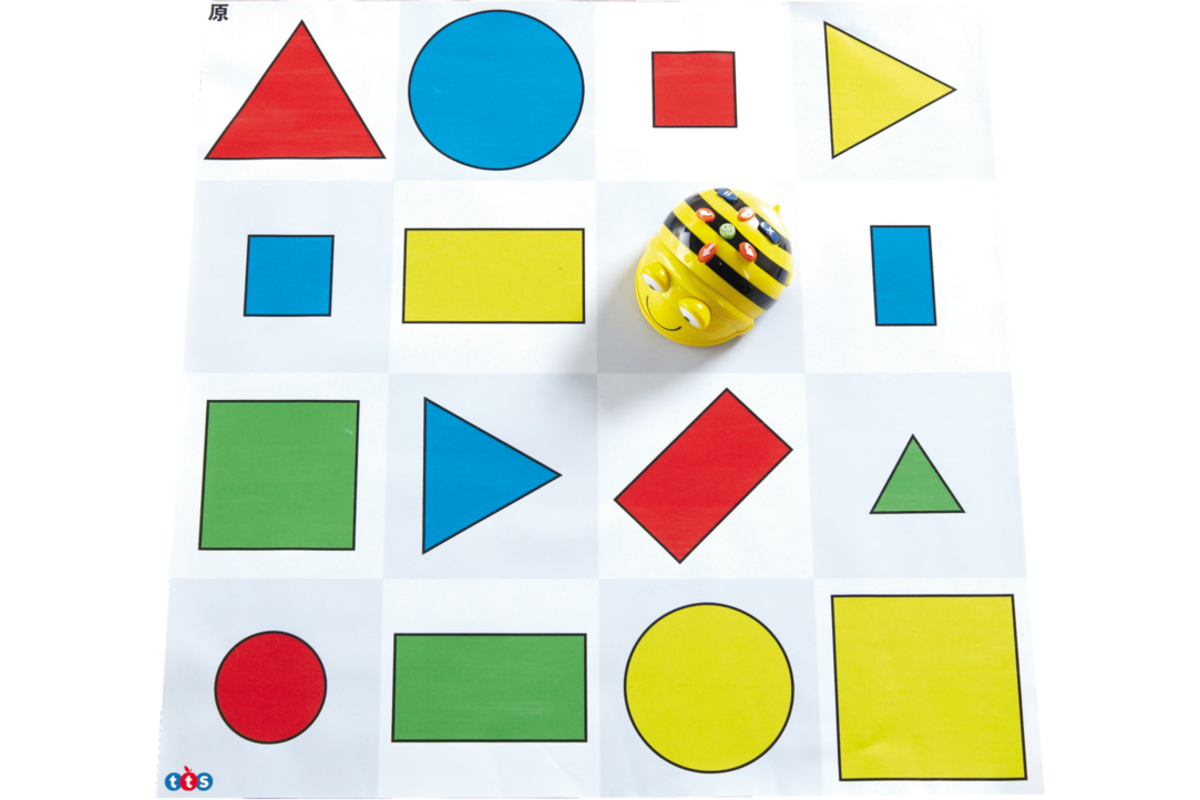 Bee-Bot mat met gekleurde figuren