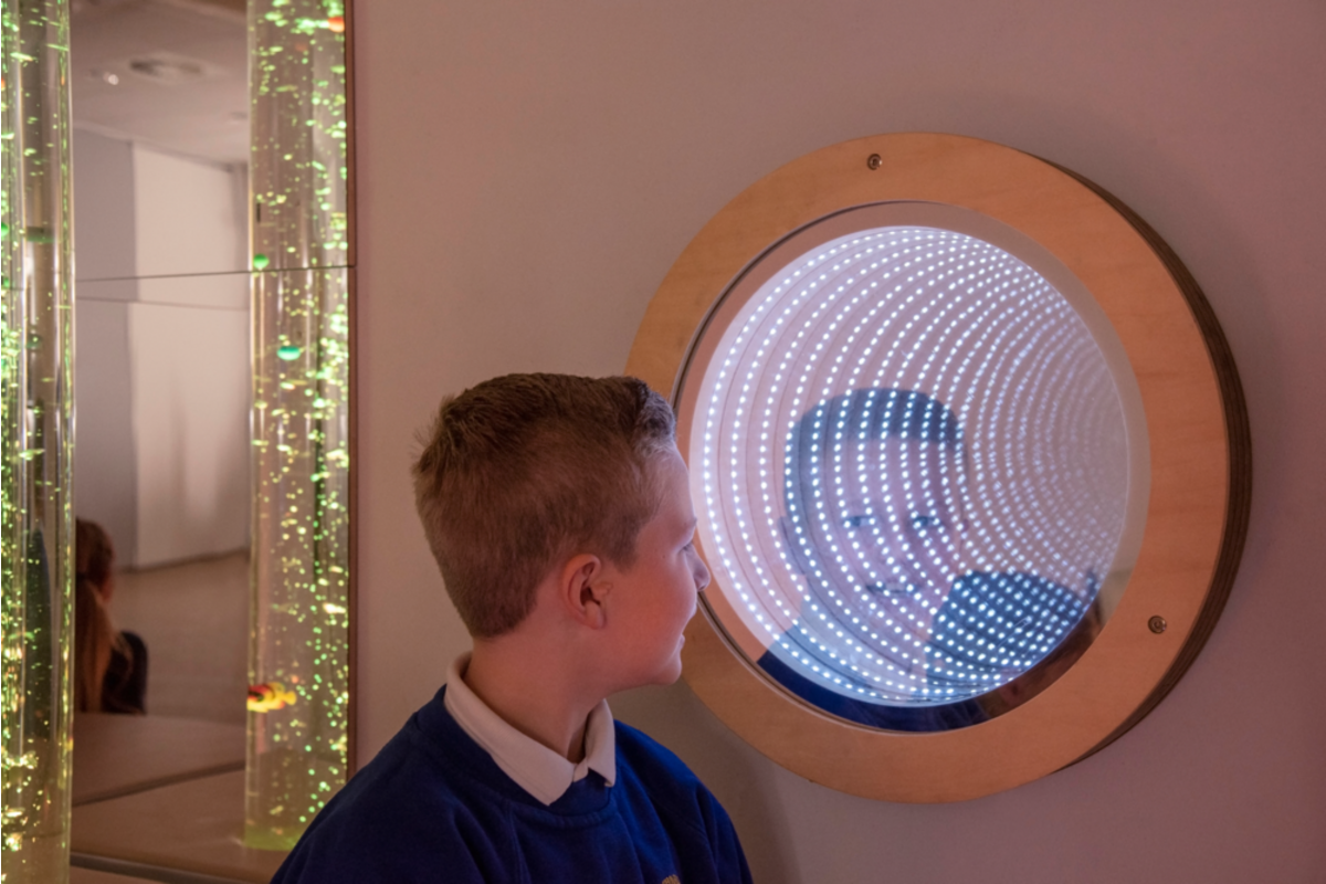 Lichtgevende, eindeloze spiegel