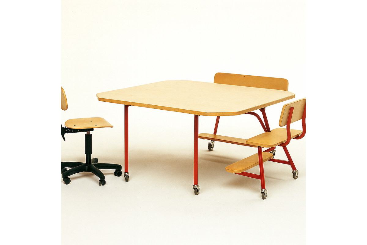 Peuterinstructietafel met 2 banken, rood onderstel en berkenstructuur blad