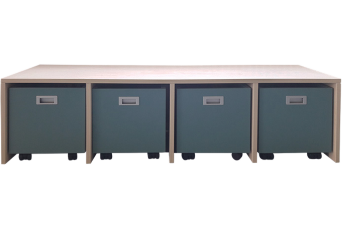 Zitbank voor rolbakken 134x40x35 cm (LxBxH), met glijders