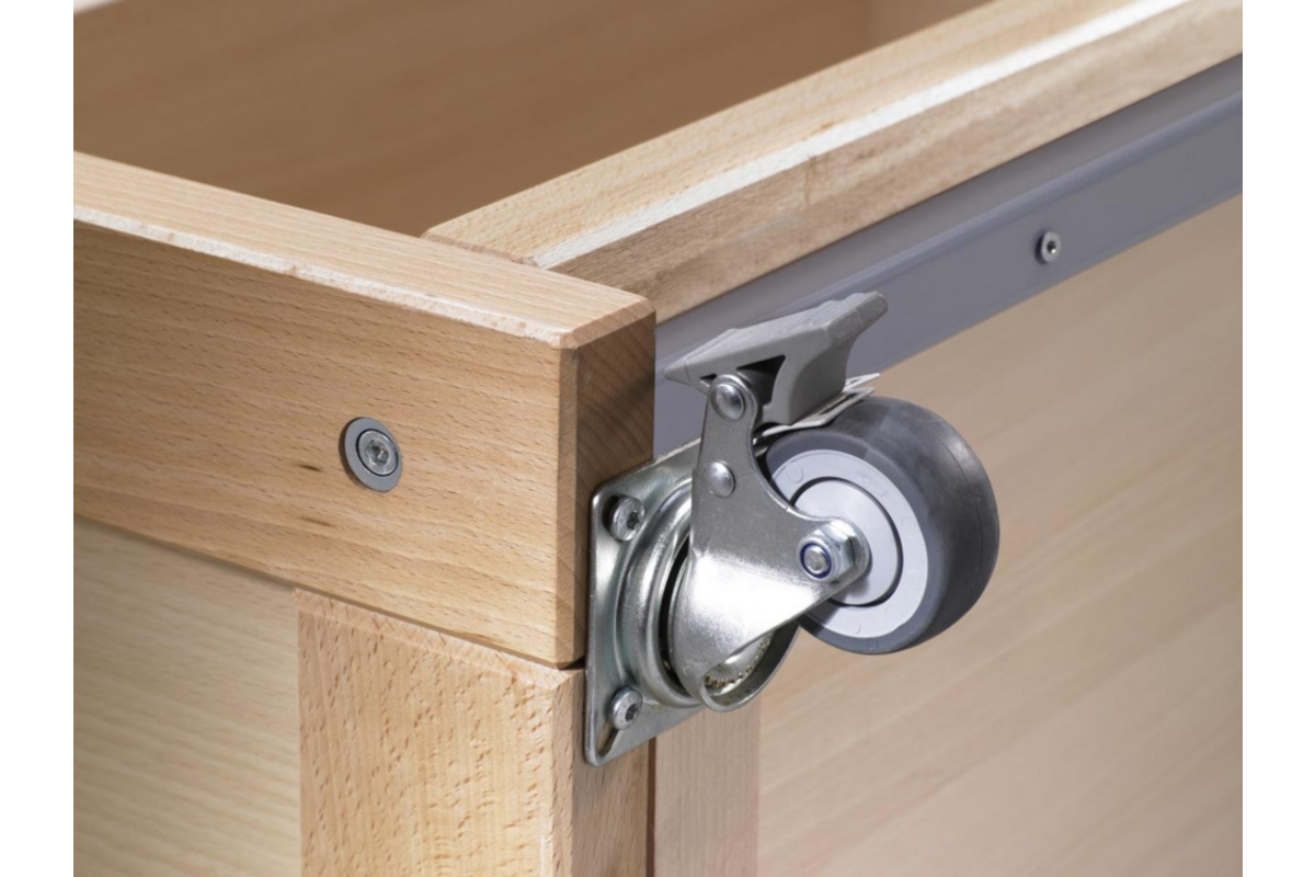 Zwenkwielen tbv. 307 en 310-serie kast 4 stuks waarvan 2 geremd