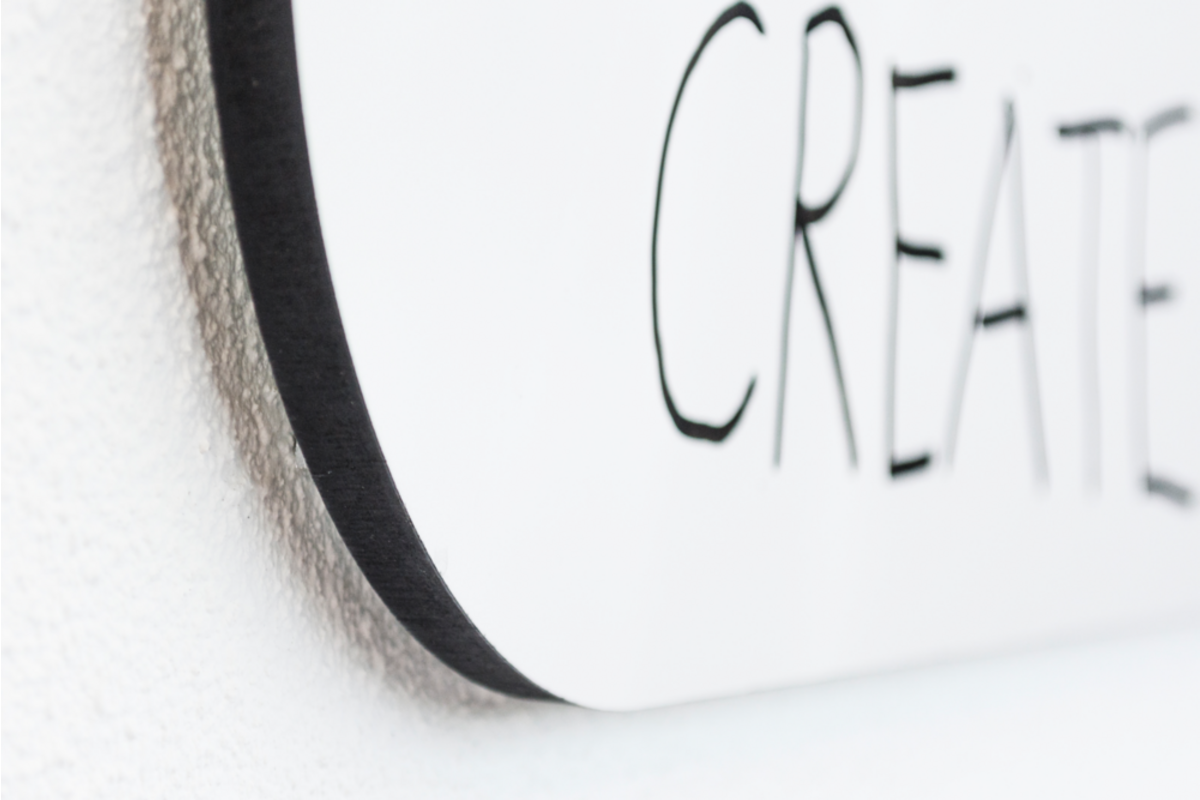 Whiteboard VisuWall met zwarte rand en afgeronde hoeken,  294 × 198 cm