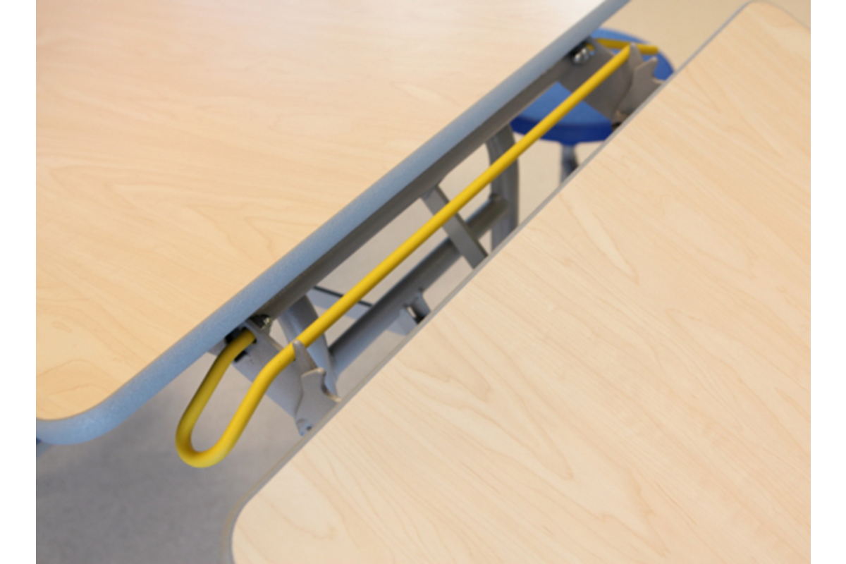 Rechthoekige tafel met banken, 366 x 74 cm (LxH)
