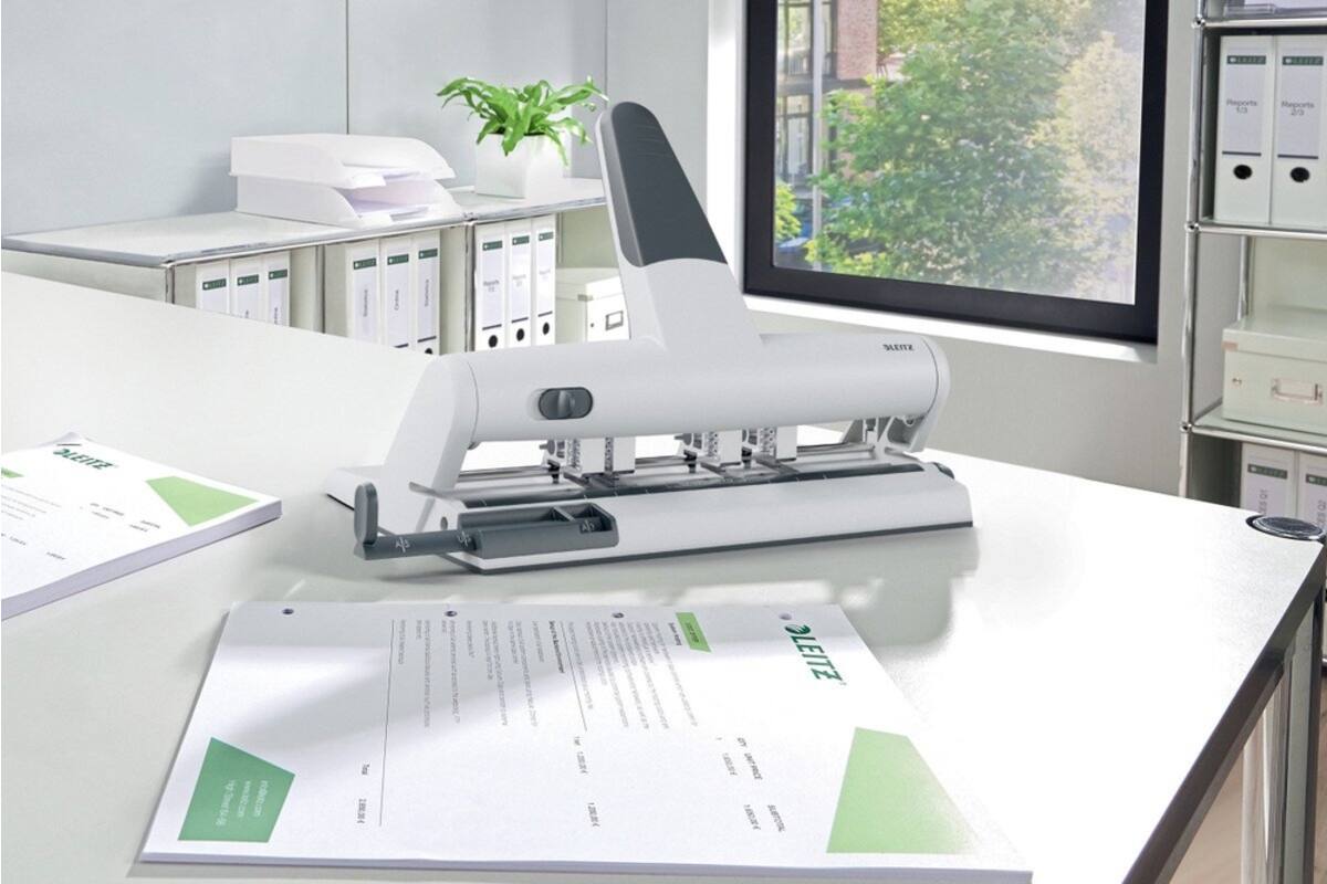 Perforator Leitz pro 4-gaats
