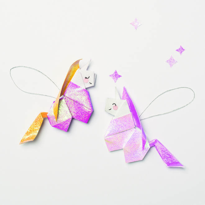 Knutselpapier iriscerend, 50 vel 14 x 14 cm in 10 kleuren, 75 grs.