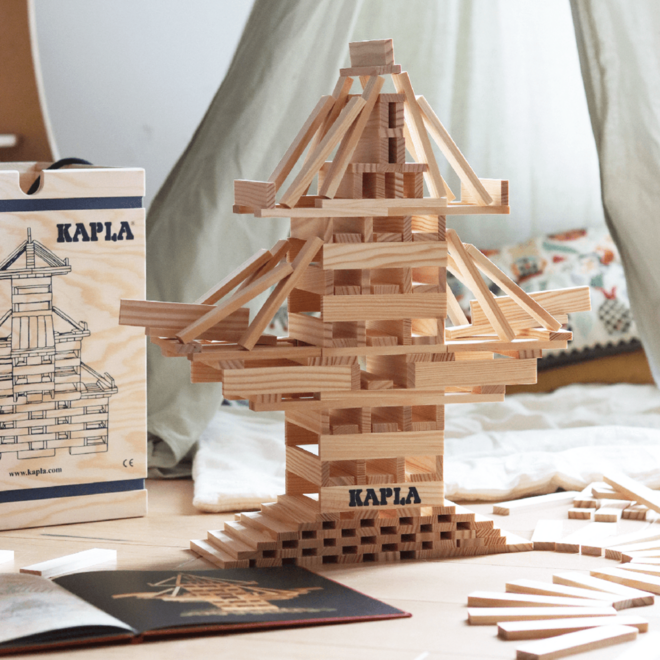 KAPLA®  groepsset in kist, 280 onder- delen incl. voorbeeldboek assorti