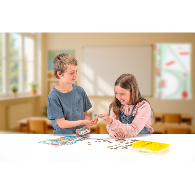 Euro-geldkoffer 130 bankbiljetten + 160 munten, in RE-Wood® doos
