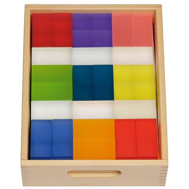 Transparante blokken in een houten kist, Licht