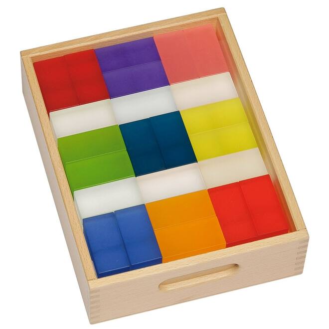 Transparante blokken in een houten kist, Licht
