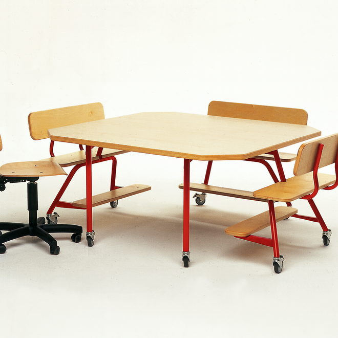 Peuterinstructietafel met 3 banken, rood onderstel en berkenstructuur blad