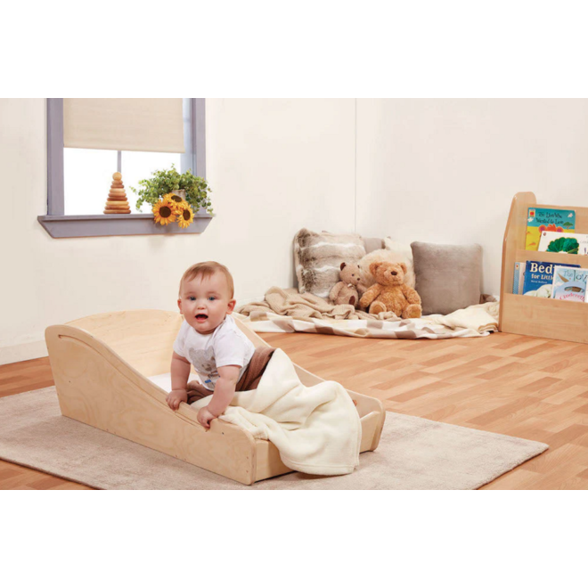 Slaapplek hout incl. matras, laken en deken, afm. B95 x D53 x H28cm, PT828