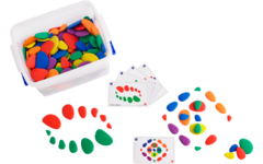 Kiezelstenen in regenboogkleuren klasset