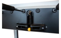 Voetbaltafel SafePlay met afdekglasplaat en telescoopstang, speelklaar