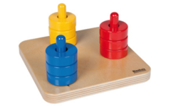 Gekleurde ringen op gekleurde pennen