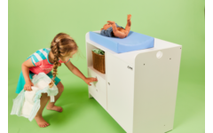 Rolf More - Commode, inclusief aankleedkussen, pop en luiers