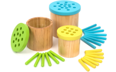 Kleur en sorteelspel met 3 houten bakken, staafjes