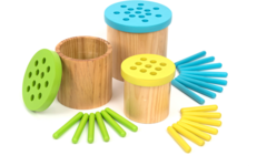 Kleur en sorteelspel met 3 houten bakken, staafjes