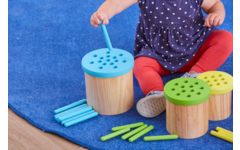 Kleur en sorteelspel met 3 houten bakken, staafjes