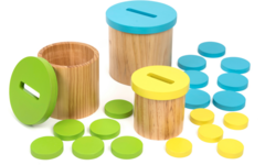 Kleur en sorteelspel met 3 houten bakken, schijven