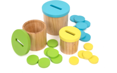 Kleur en sorteelspel met 3 houten bakken, schijven