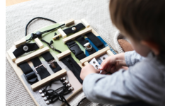 Small Foot - Houten Activiteitenbord Vergrendelingen en Verbindingen