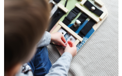 Small Foot - Houten Activiteitenbord Vergrendelingen en Verbindingen