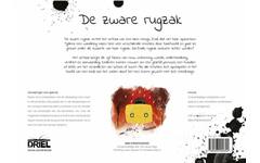 De zware rugzak Kamishibai vertelplaten