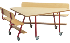 Driehoektafel met 2 banken, rood onderstel en blad berkenstructuur