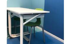 Tafel Gripz, blad met pp-rand 70 x 50 cm, met metalen boekenvak